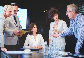 Ba��ms�z dan��man ile ba��ms�z y�klenici aras�ndaki fark nedir?